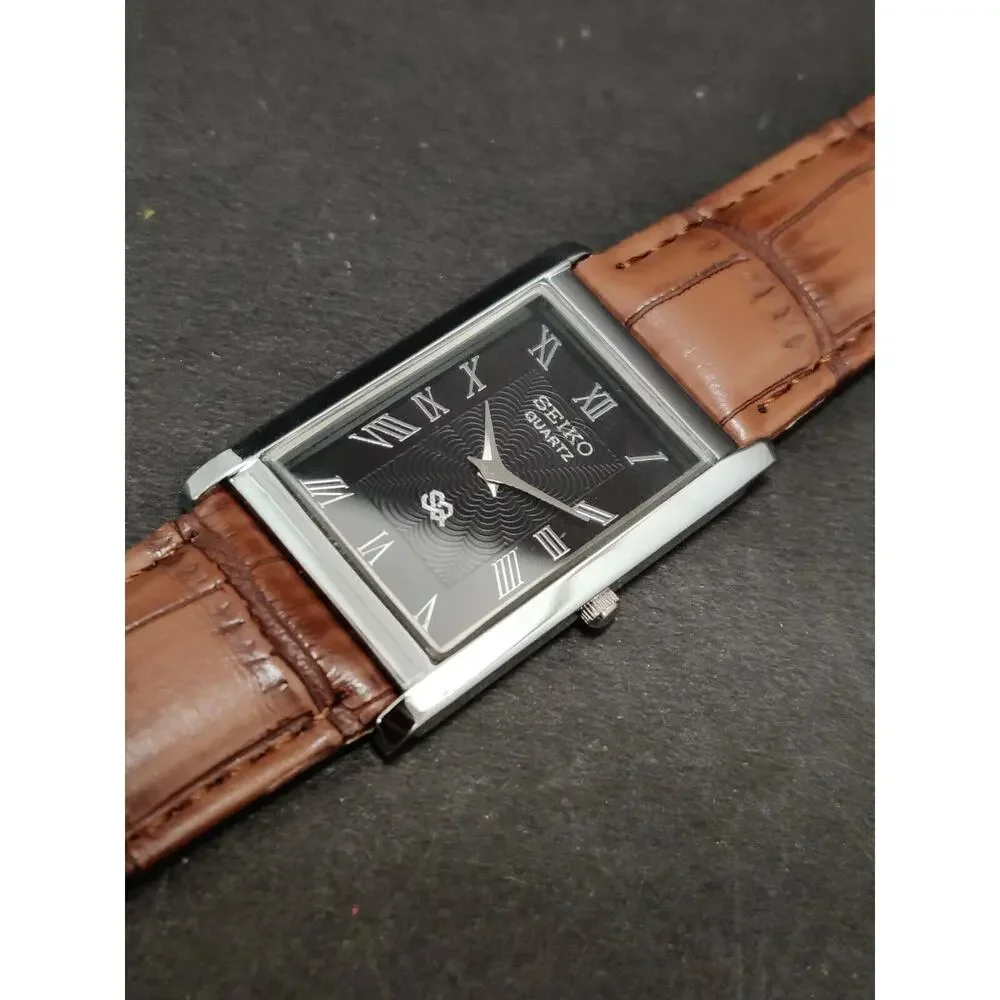 Vintage Style Seiko Quartz Mens Silver Watch & Black accents W/ Leather Strap